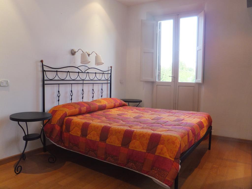 B&B La Luna Dal Borgo Iesi Cameră foto